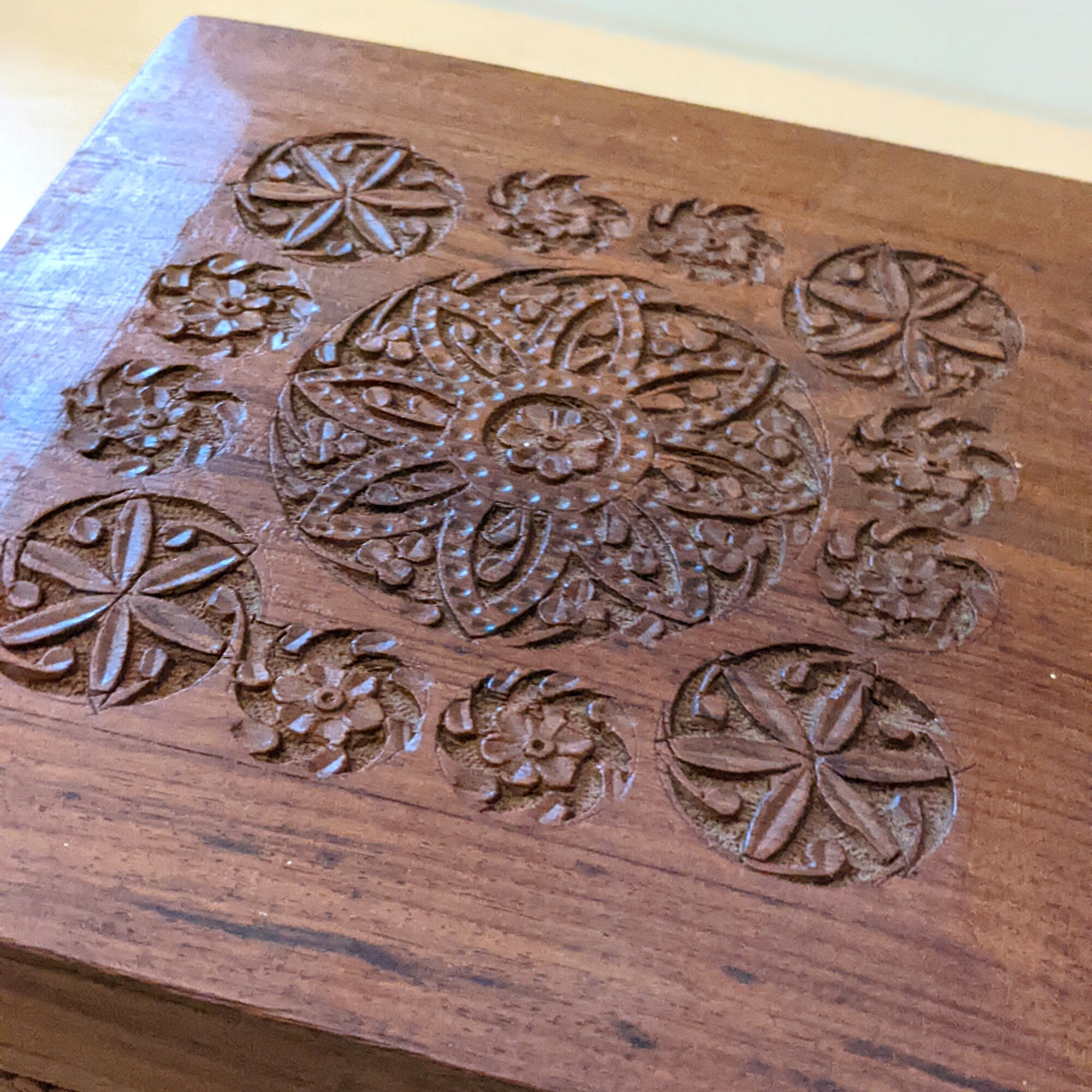 彫刻された民芸品、手作りのビンテージ木箱。 - Etsy 日本