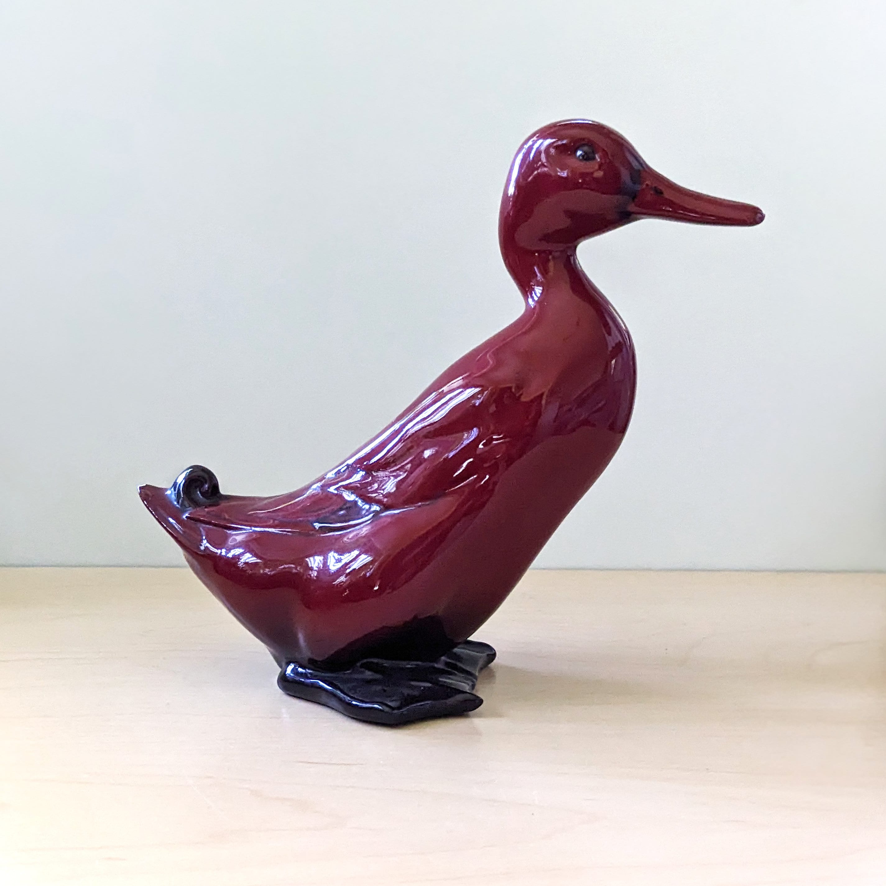 ロイヤルドルトン フランベ ダックの置物、オックスブラッドレッド釉