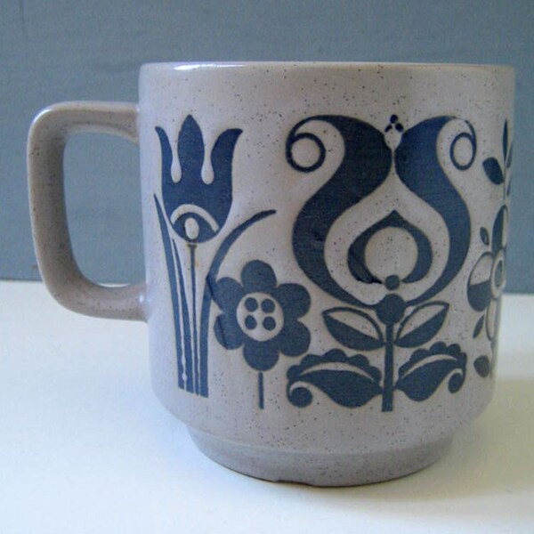 Folk art. Vintage stoneware mug.