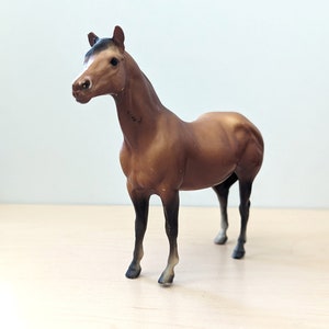Vintage 1970s Breyer Classic Quarter Horse Mare 3045 horse figurine.