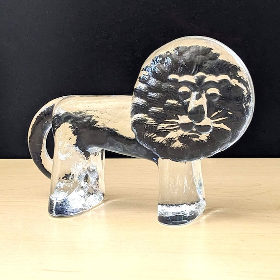 Kosta Boda Crystal Lion Paperweight, 1970s Bertil Vallien Zoo