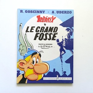 Le grande fosse. Vintage 1980s French Asterix comic book, Uderzo & Goscinny.