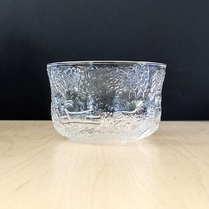 Vintage 1970s Nuutajärvi Finland Fauna dessert bowl. Oiva Toikka design.
