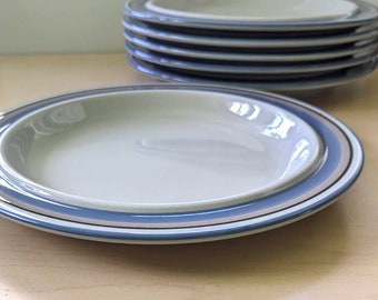 Uhtua 1980s Arabia Finland lunch plate. Ulla Procope and Inkeri Leivo design.