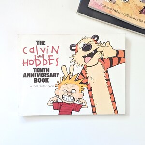 Das Buch zum zehnten Jahrestag von Calvin und Hobbes. Vintage 1990er Jahre Bill Watterson Cartoon Buch.