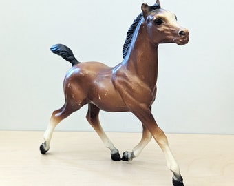Zabytkowy Breyer Classics Running Foal: kasztan, umaszczenie 130, Chris Hess, skala 1 12