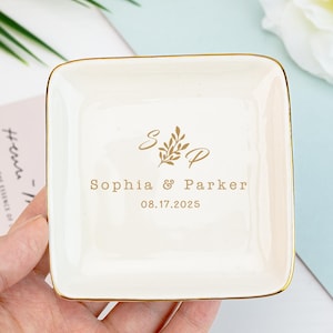 Plato para anillos de boda personalizado, bandeja para joyas con nombres de pareja, plato para joyas con fecha e iniciales, regalo de compromiso para la novia, regalo de aniversario para la esposa