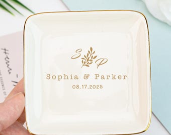 Gepersonaliseerde trouwringschaal, bakje namen sieraden, datum en initialen sieradenschaal, verlovingscadeau voor bruid, jubileumcadeau voor vrouw