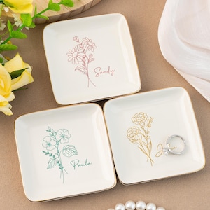 Personalized Birth Flower Jewelry Dish, Engagement Gifts, Wedding Ring Dish, Best Friend Flower Ring Dish, Bridesmaid Gift, Ring Holder Dish