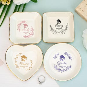 Plato de joyería de graduación para ella, regalos de graduación personalizados para ella, regalos de la generación de 2025, regalo de maestría, regalos de graduación para mejores amigas.