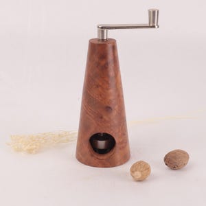 Nutmeg Mill 2.0 Rarity Camphor Burl