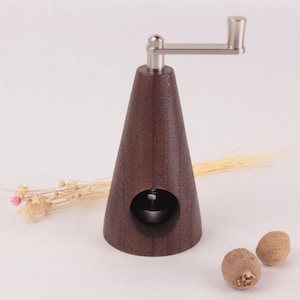 Nutmeg mill 2.0 walnut wood