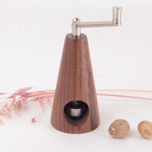 Nutmeg mill 2.0 walnut wood