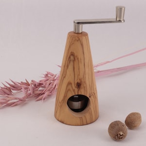 Nutmeg mill 2.0 olive wood