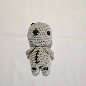 Gehäkelte Voodoo Puppe