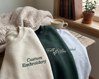 Op maat geborduurd sweatshirt, sweater linkerborst, gepersonaliseerd, borduurtrui, cadeau voor koppels