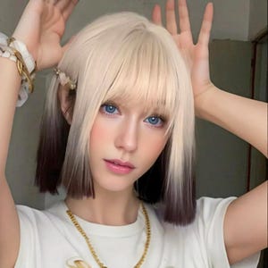 かわいいショートウィッグ、前髪付きウィッグ、女性用ウィッグ、ウィッグ オンブル ショート ボブ、ライトブロンド ブラック オンブル ストレート ボブ ヘア ウィッグ、彼女へのギフト、女の子