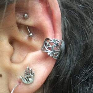 Fake Piercing, Faux Piercing, Fake Conch no Piercing, Sterling Silver Ear Cuff, Fake Piercings, Lace Ear Cuff, Conch Cuff, ear wrap - EC8064