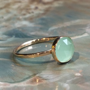 Jade ring, födelsestensring, Guldring, Förgylld ring, tunn stapelring, personlig ring, nätt ring, enkel stenring - Thrill R2482