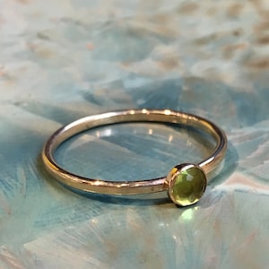 Peridot ring, Gold ring, birthstone ring, Gold Filled ring, thin stacking ring, personalised ring, dainty ring, simple ring - Effect R2483