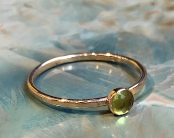 Peridot ring, Gold ring, birthstone ring, Gold Filled ring, thin stacking ring, personalised ring, dainty ring, simple ring - Effect R2483