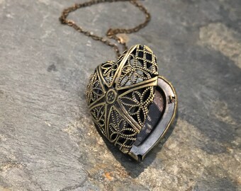 Colgante Heart Locket, collar Locket, collar Valentines, colgante de corazón de filigrana, collar de capas de latón - AFN 144