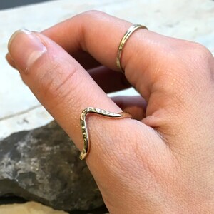 Stacking gold V Ring, Geometric Ring, V midi Ring, Minimal Dainty Ring, Simple Gold Ring, chevron Ring, V thumb ring - V for victory R2492