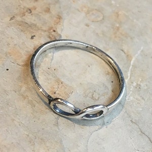 Infinity-ring, Silver Infinity-ring, Sterlingsilverring, Vänskapsring, Evighetsring, Tunn stapelring, BFF-present - Infinite R2469S bild 2