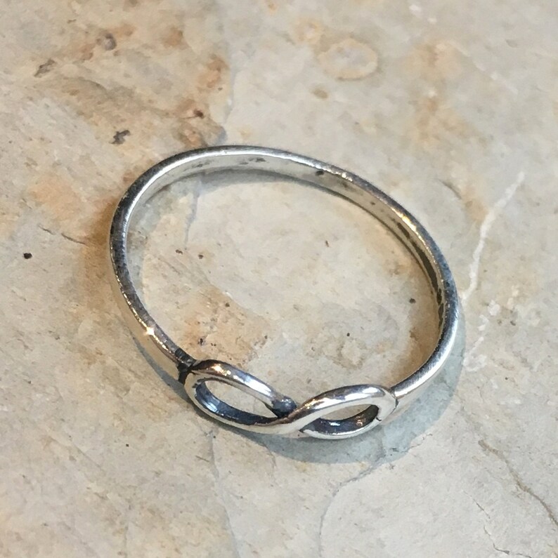 Infinity-ring, Silver Infinity-ring, Sterlingsilverring, Vänskapsring, Evighetsring, Tunn stapelring, BFF-present - Infinite R2469S bild 2