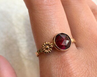 Anillo de latón relleno de oro, anillo de apilamiento granate, anillo de las madres, anillo delicado apilador - Simplemente feliz R2582