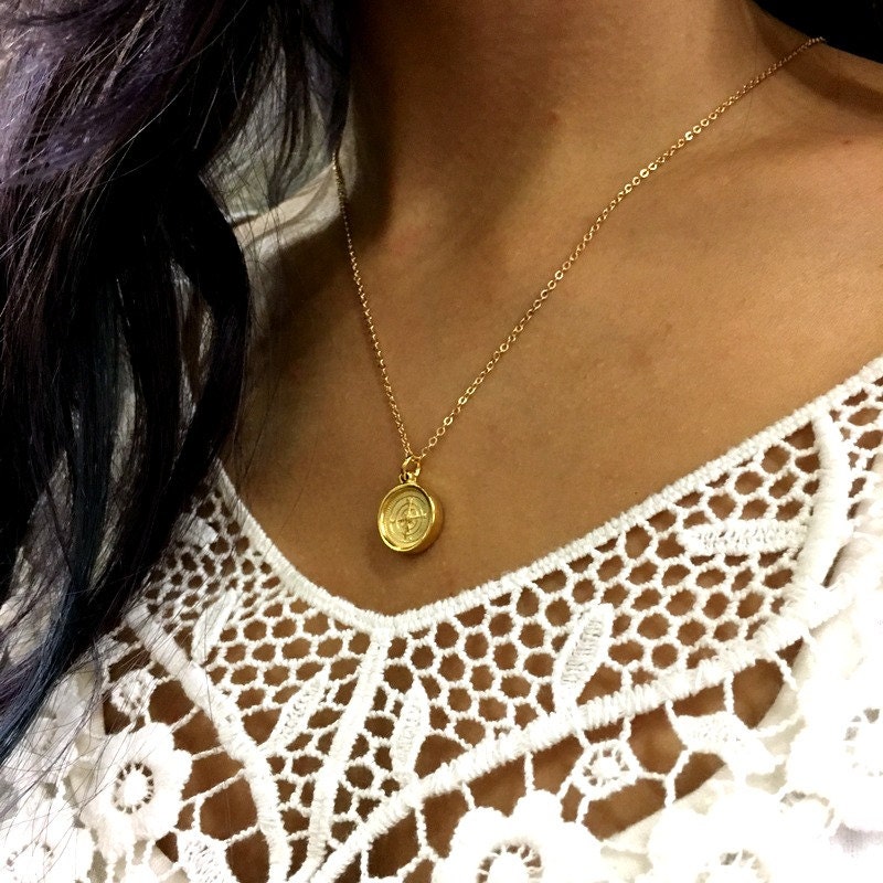 Minimalist Gold Compass Necklace Dainty Necklace Compass Etsy Canada