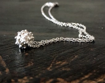 Minimalistyczny srebrny naszyjnik, delikatny naszyjnik z wisiorkiem, naszyjnik z kulkami, naszyjnik warstwowy, srebrny choker, maleńki wisiorek z koralików - AFN 103