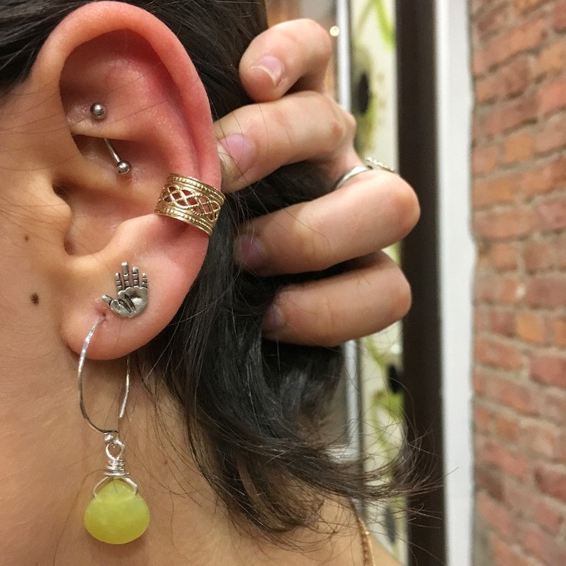 Gold Ear Cuff Fake Conch Piercing Faux Piercing Fake Piercings Fake Piercing Conch Cuff ear wrap goldfilled Lace Ear Cuff EC8065