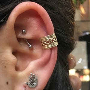 Gold Ear Cuff, Fake Piercing, Faux Piercing, Fake Conch no Piercing, wide ear cuff, goldfilled Lace Ear Cuff, Conch Cuff, ear wrap - EC8065