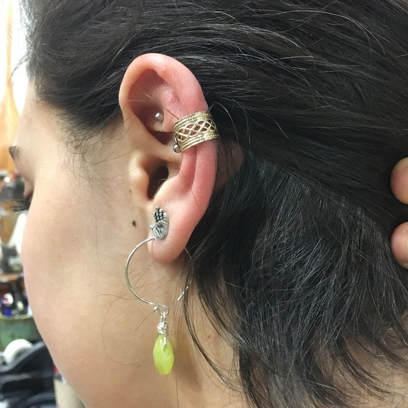 Gold Ear Cuff Fake Conch Piercing Faux Piercing Fake Piercings Fake Piercing Conch Cuff ear wrap goldfilled Lace Ear Cuff EC8065