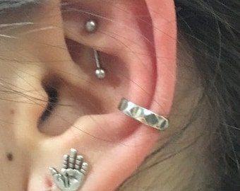Piercing de orelha falso, piercing falso, piercing de concha falsa, manguito de orelha de prata esterlina, manguito de orelha de renda prateada, manguito de concha, envoltório de orelha prateado - EC8067