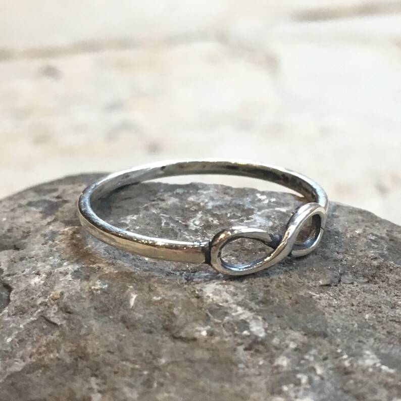 Infinity-ring, Silver Infinity-ring, Sterlingsilverring, Vänskapsring, Evighetsring, Tunn stapelring, BFF-present - Infinite R2469S bild 4