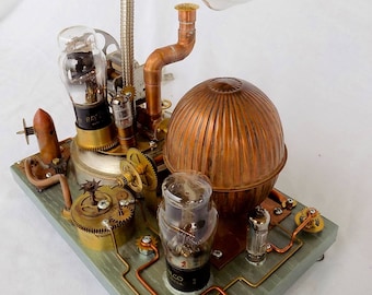 Lámpara de escritorio Steampunk: Escultura de engranaje de latón, lámpara artística "Incinerador"