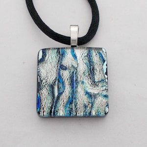 Dichroic Glas Anhänger. Dichroic Halskette.