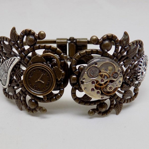 Steampunk bracelet.Cuff bracelet.. Brass bracelet.Bracelet.