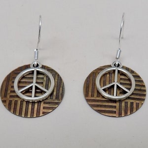 Steampunk. mélanger le métal. bijoux.  boucles d&#39;oreilles en laiton.