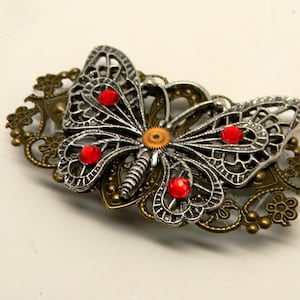 Borboleta Steampunk com broche de cristais. Joias Steampunk.