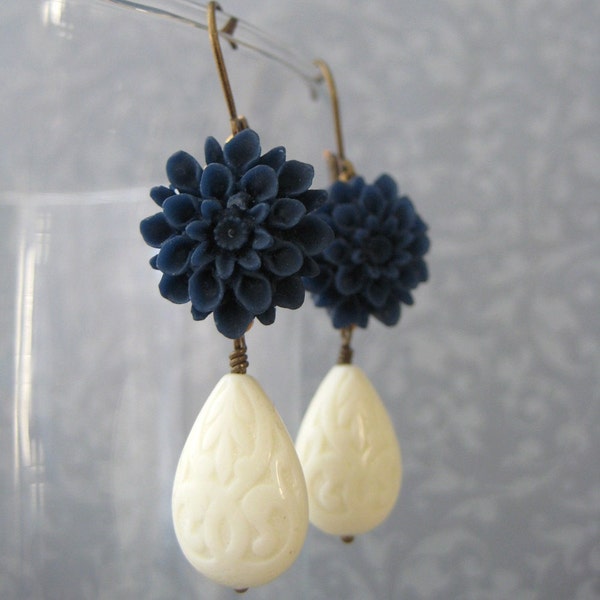 Snow White earrings