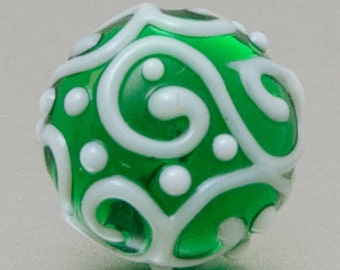 Lapel pin - Line art - Green and white - lampwork glass