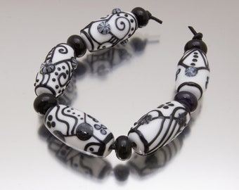 Lampwork glass bead set: Lines and Dots in white and black. Lampwork by Jennie Yip