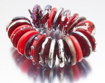 Lampwork bead set: Organic disks in red. Lampwork by Jennie Yip