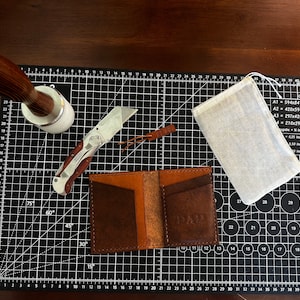 Cartera para tarjetas con solapa en efectivo