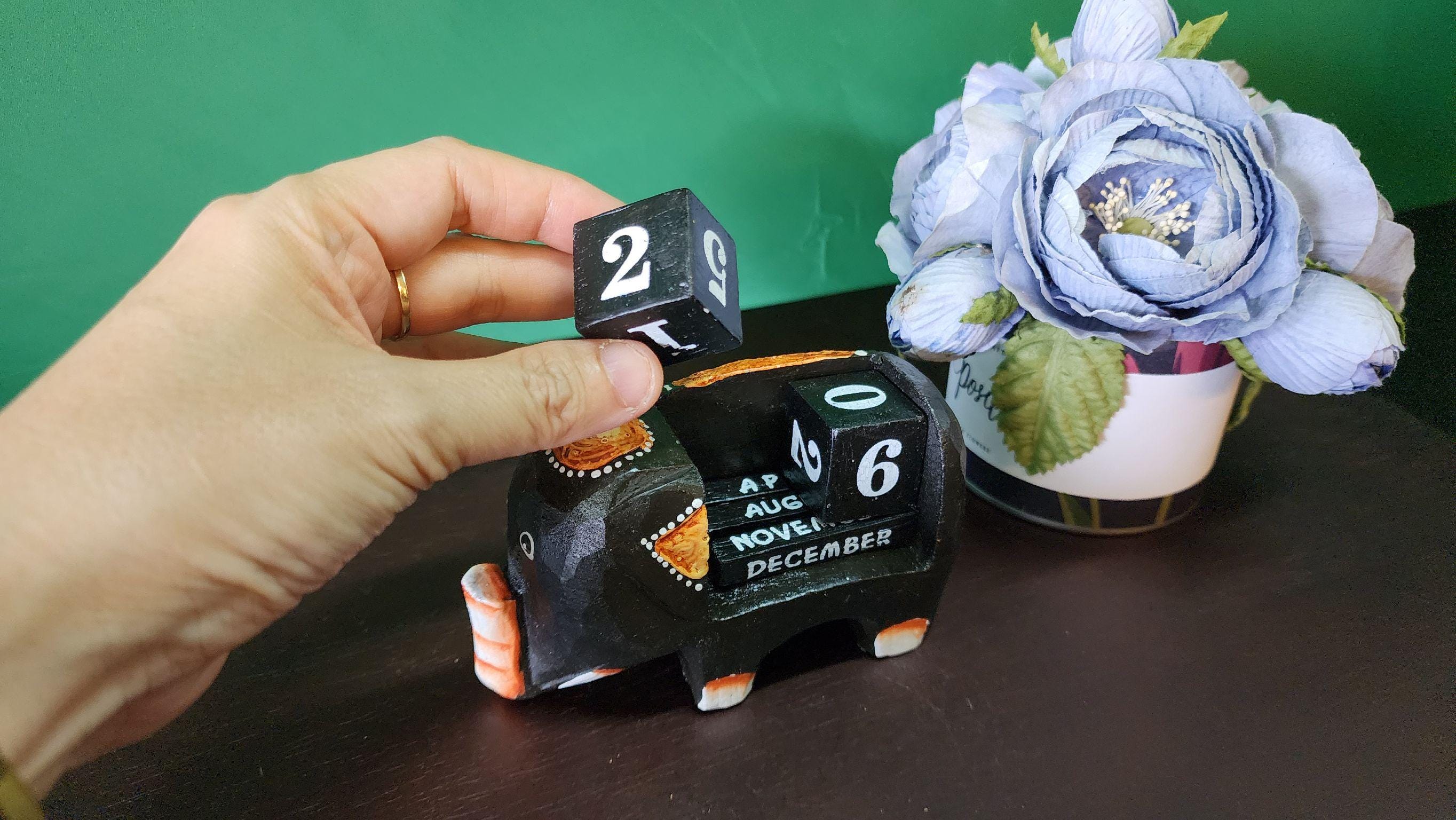 象の置き型カレンダー タイ製 象の置き型カレンダー タイ製