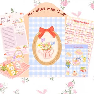 Puede incluir: Un conjunto de artículos de papelería con temática floral. Incluye un bloc de notas de reseñas de libros, una tarjeta de bingo y pegatinas decorativas. La imagen central presenta una regadera con flores y mariposas, enmarcada por un lazo rojo. El texto "MAY SNAIL MAIL CLUB" es visible.