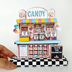PickScene カラフルなキャンディショップ - DIY ミニチュア風景キット、すぐにダウンロードできるテンプレート、ギフト、ミニチュア キャンディ ジャー、キャンディ ボックス、グミ ミックス